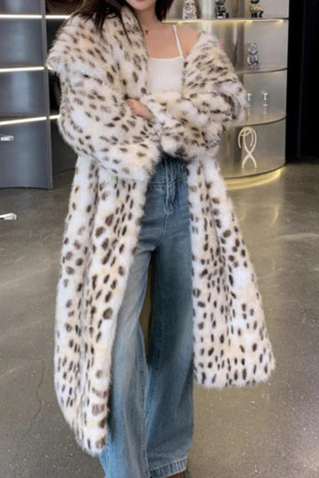 Abrigo largo de piel de oveja desgreñada con estampado de leopardo